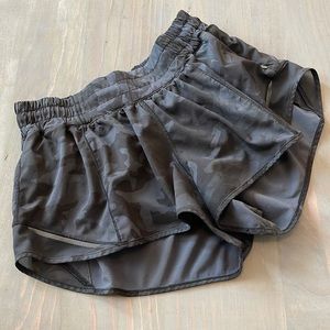 Hotty hot line shorts 2.5”